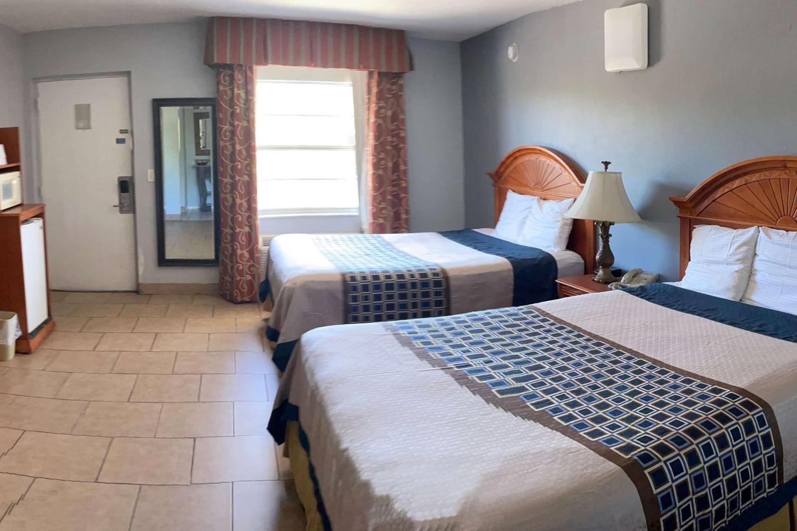 Travelodge by Wyndham Venice Main image 2